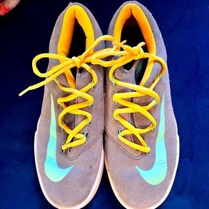 🔥NIKE WOMEN’S LACE UP YOGA WALKING SHOES SIZE 7.5-8 Retail: $99
